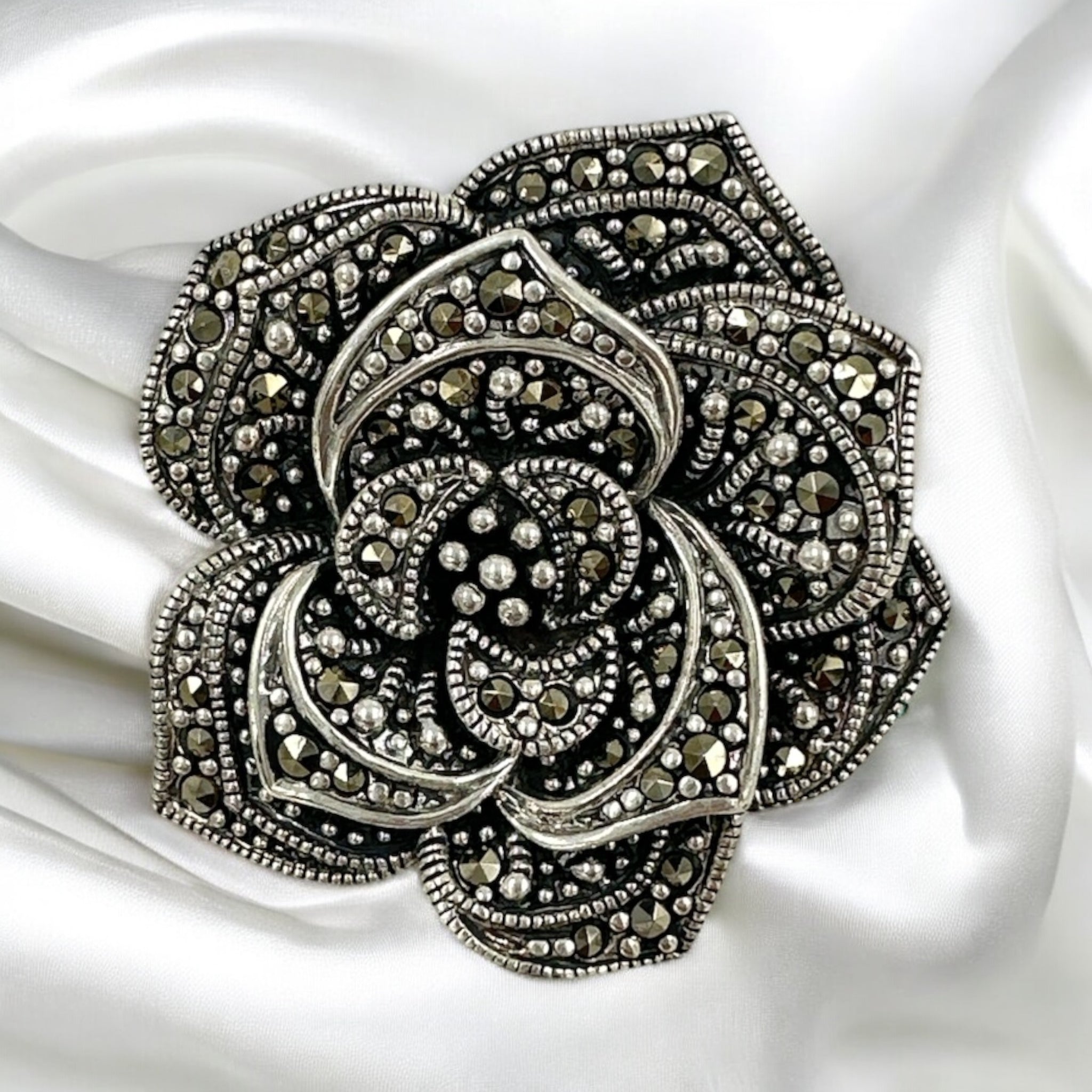 Precious Saree Pins 92.5 Silver flower model Marker stone silver police