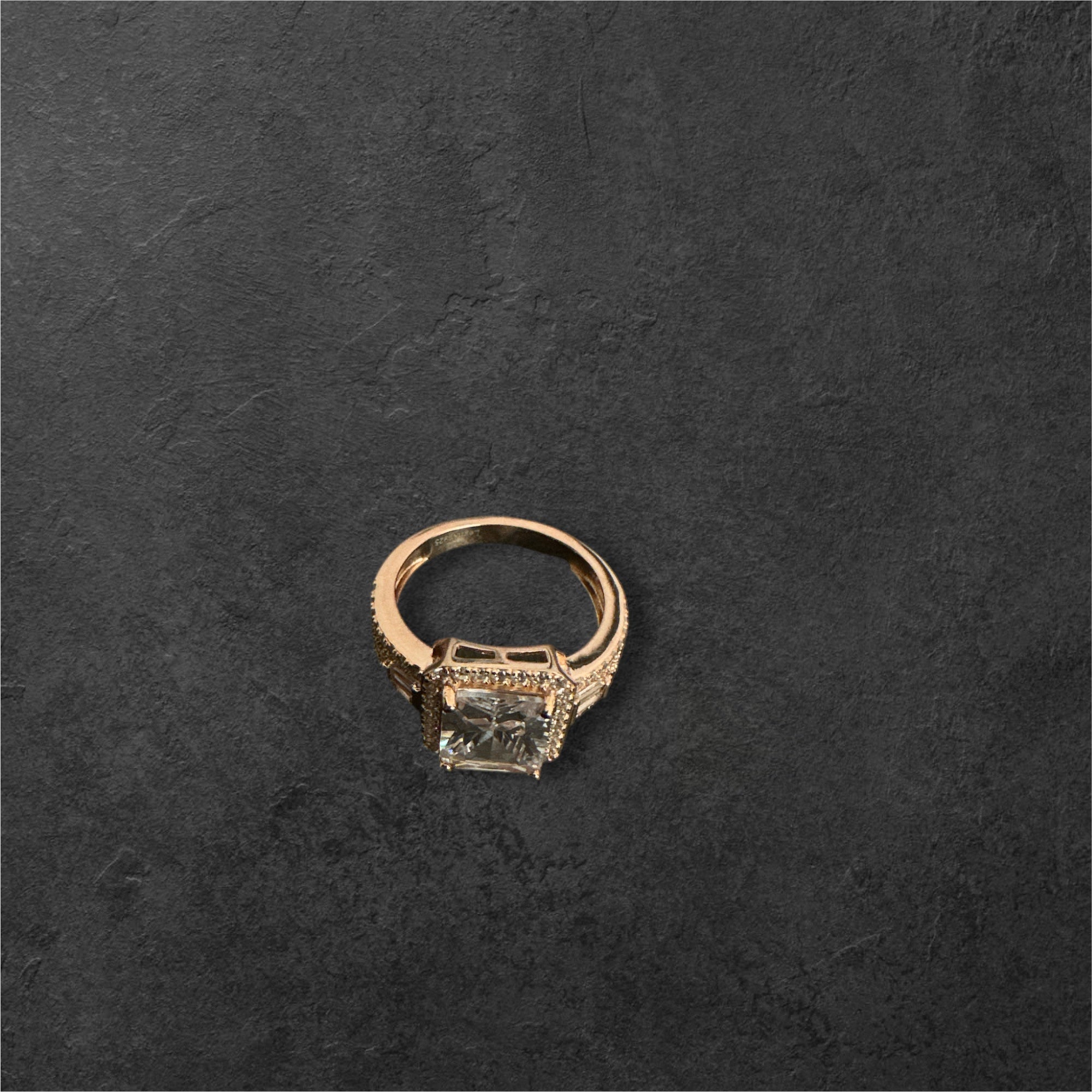 Precious finger ring 92.5 Silver Premium CZ