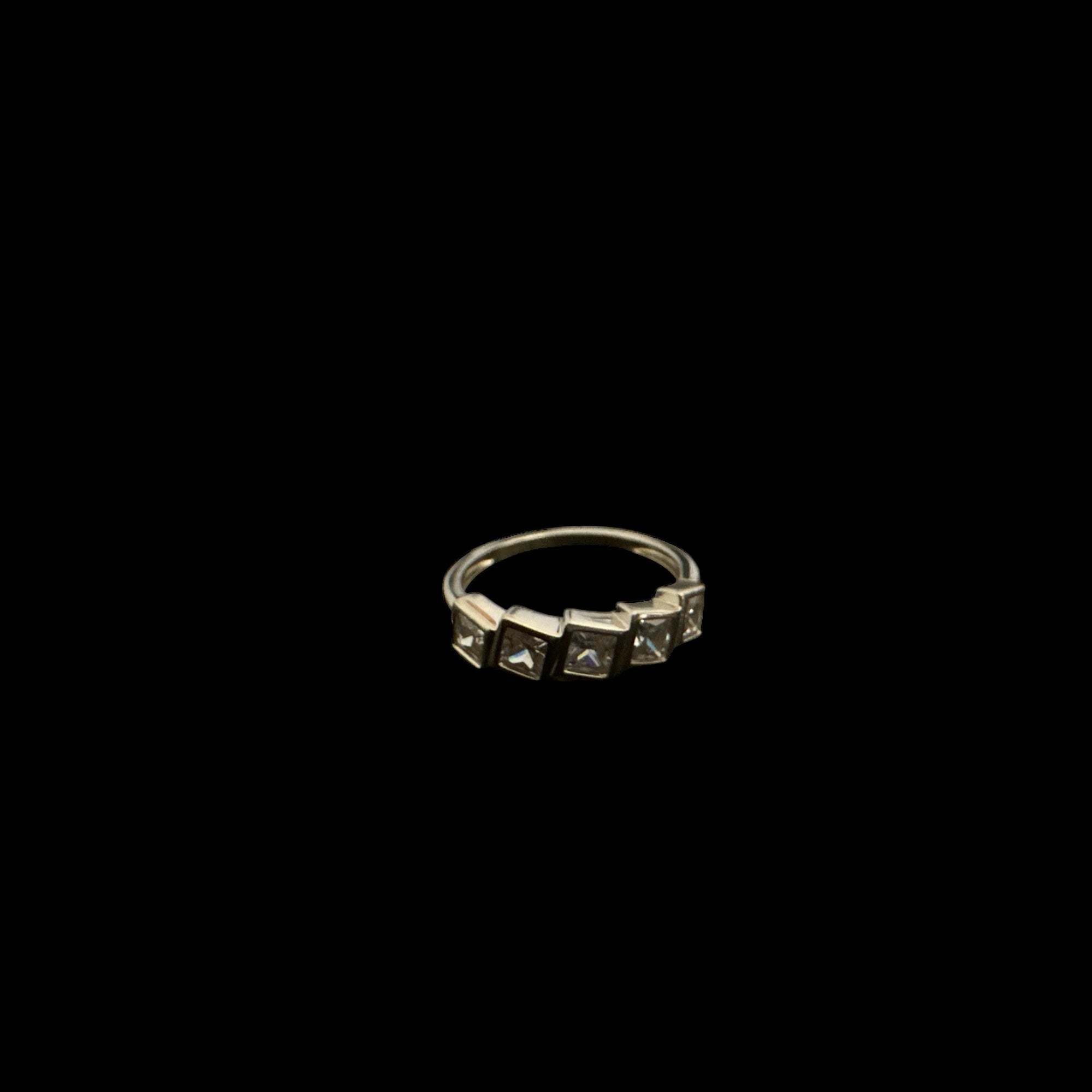 Precious finger ring 92.5 Silver Premicm CZ